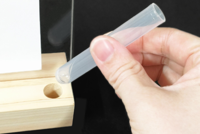 アクリルと木のフォトスタンド