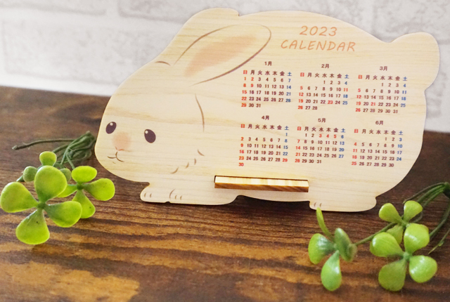 ウサギ型木製卓上カレンダー